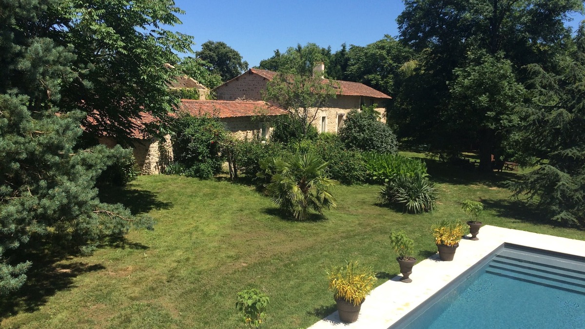 Saulge House | Family house, heated swimming pool, private tennis court, countryside, sleeps 18