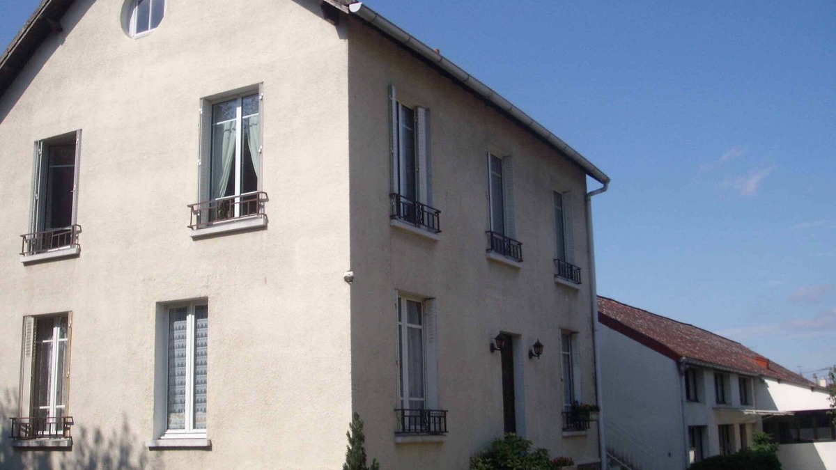 Dammarie Les Lys House | Family house in the city center near the train station and all amenities