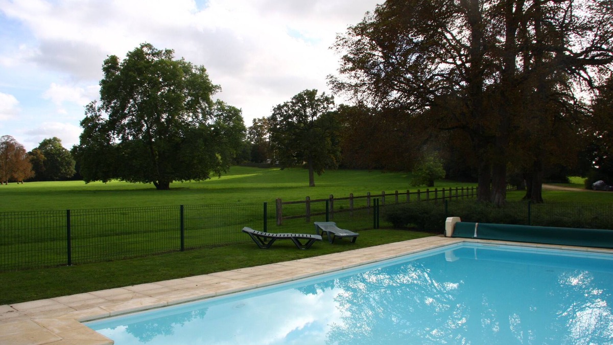 Vallenay Cottage | Family house in the park with exclusive pool