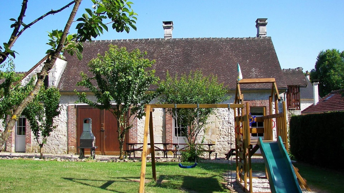 Orrouy House | Family house in the valley of the Automne