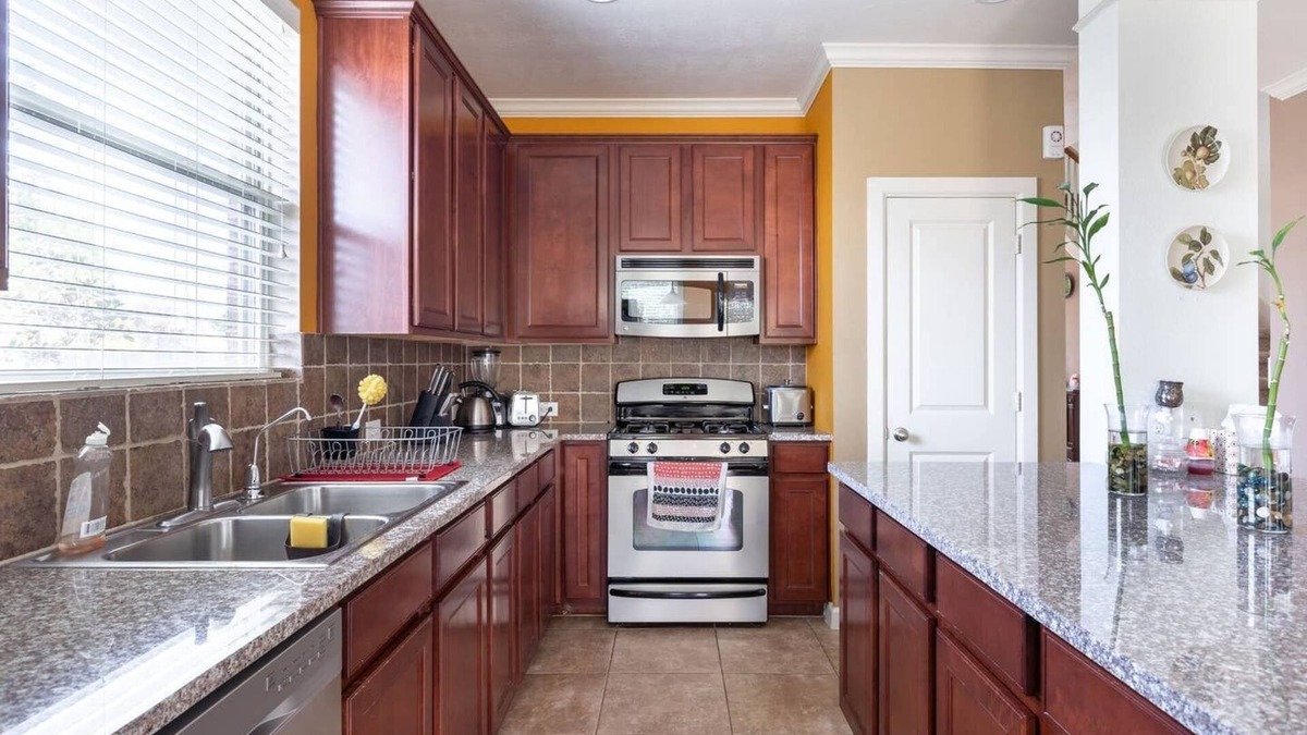 Barker House | Family House on Hwy6 and Clay road