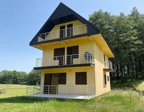 Virak House | Family house, Savin kuk