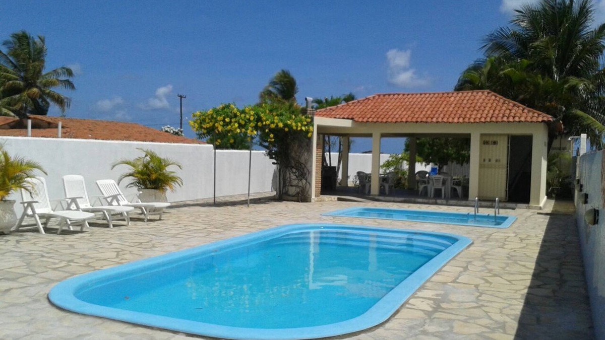 Balneario House | Family house, swimming pools, wheelchair accessible, 80 meters from the sea, Lucena/Camacari