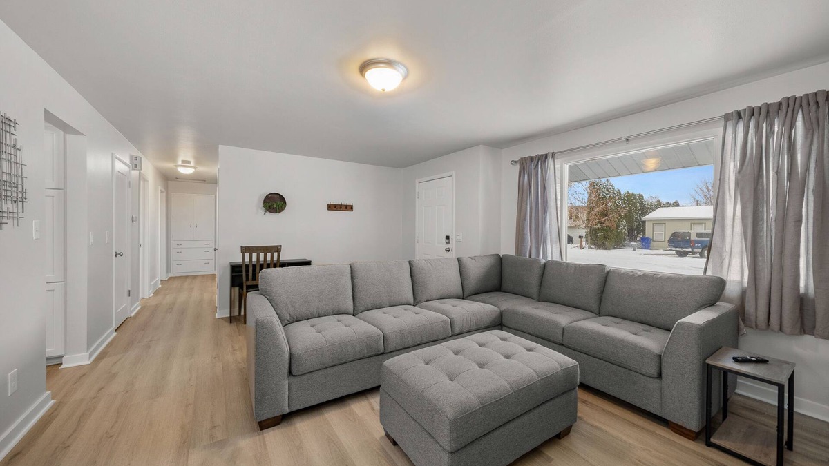 Spokane Valley House | Family House - Two Living Rooms - PING PONG!