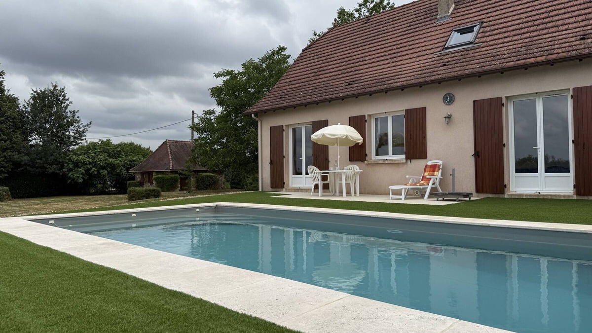 Saint-Mesmin Villa | Family house with private pool and pets allowed in Saint-Mesmin