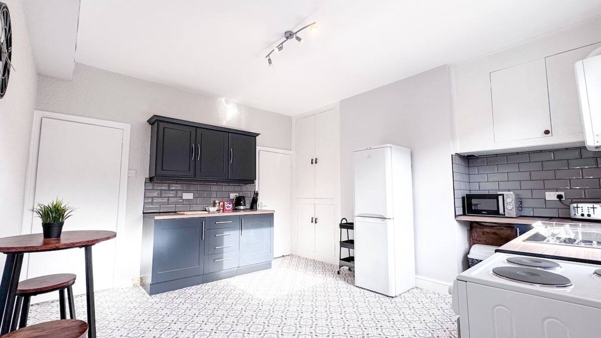 Castleford House | Family I Relocation I Groups