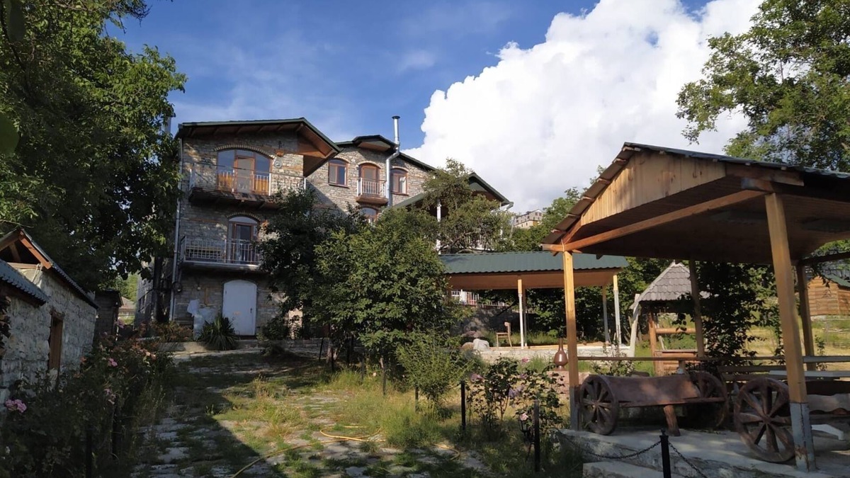 Lahich House | Family Inn - hospitable, cozy warm and nature rich.