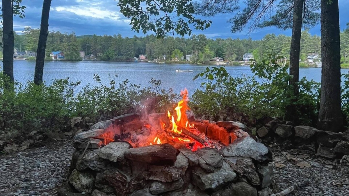 East Wakefield Cabin | Family, Kid Heaven- lakefront adventure- spacious log cabin, cook's kitchen!
