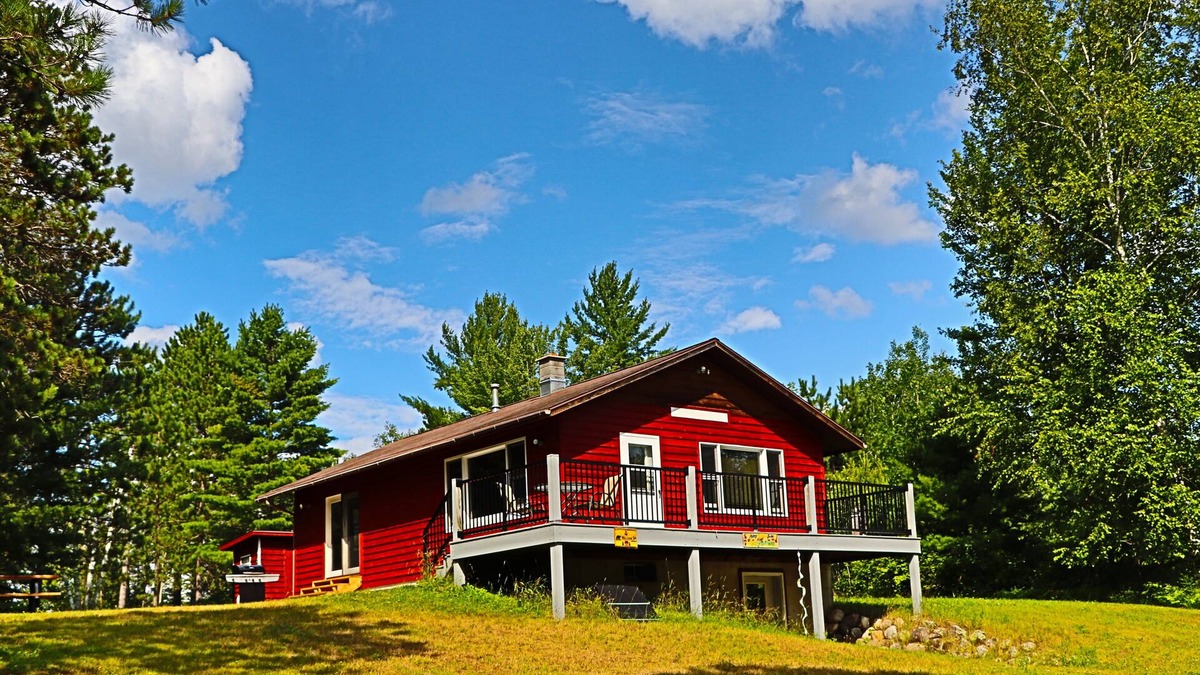 Crystal Falls Cabin | Family lodge on private lake to enjoy fishing, hiking, nature and much more!