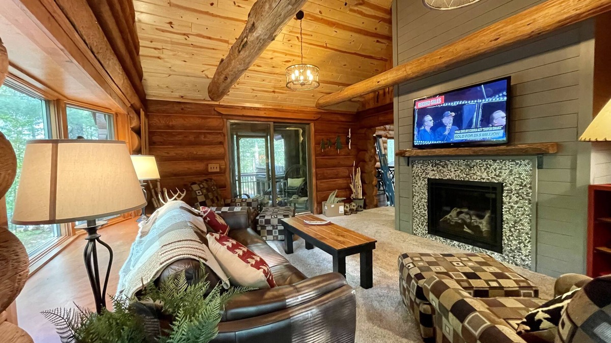 Danbury Cabin | Family Log Cabin - Lake, Golf, Pool, Hike, Ski-ATV & Game Room - Northwoods WI