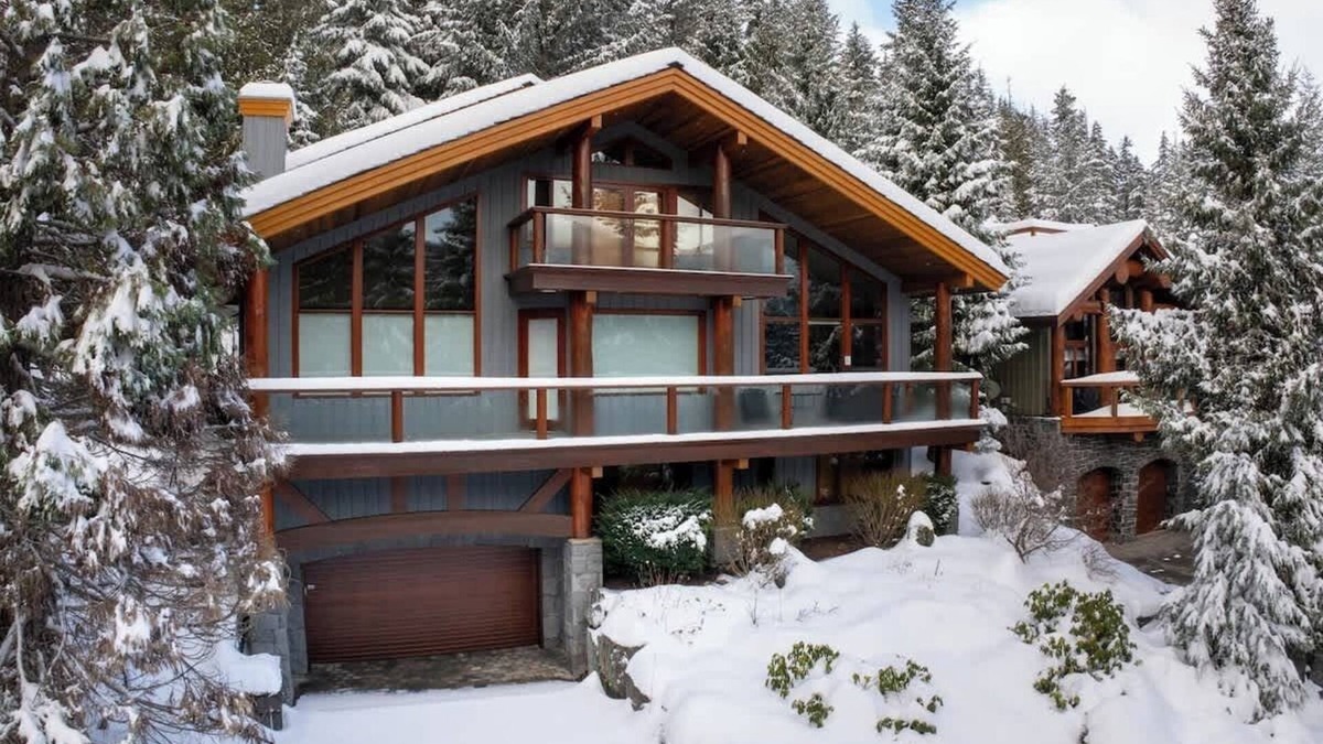 Blueberry Hill House | Family Log Cabin with Stunning Mtn View & Hot Tub