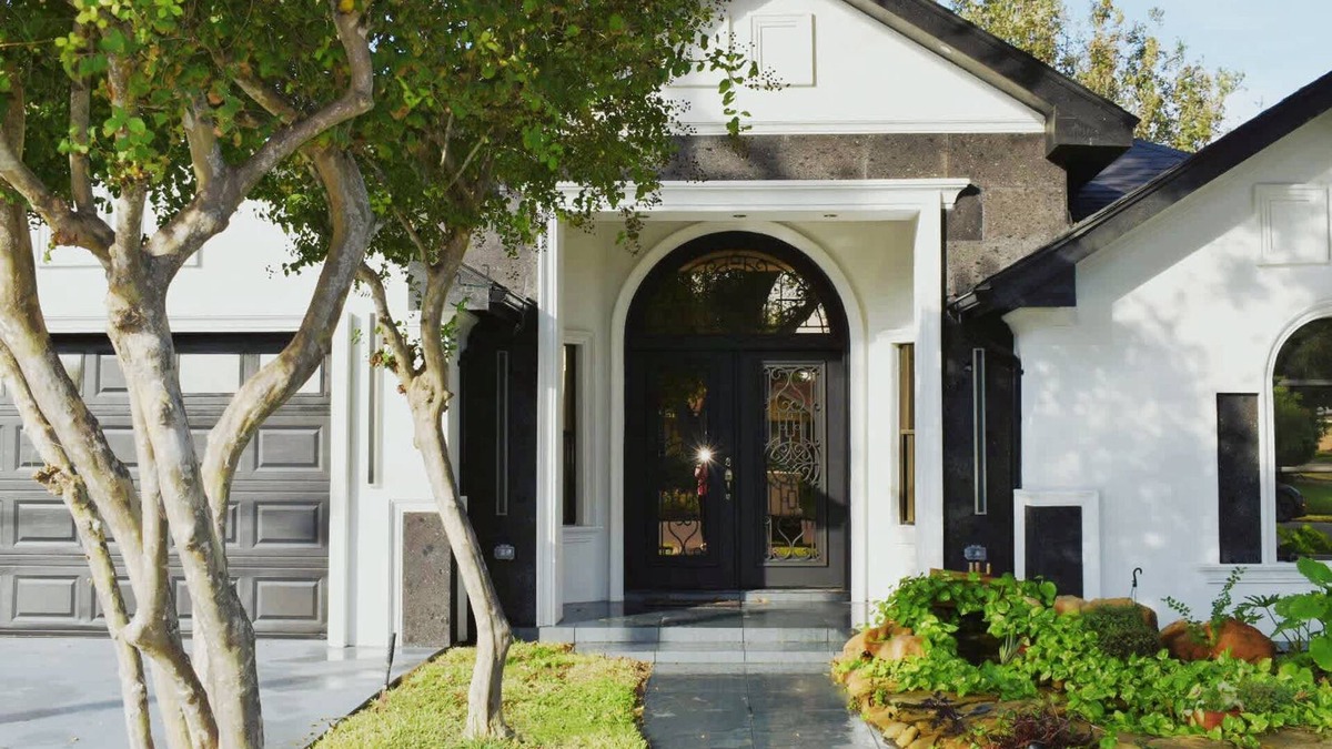 McAllen House | Family Luxury Home With Pool in Mcallen Near by Hospitals and Stores