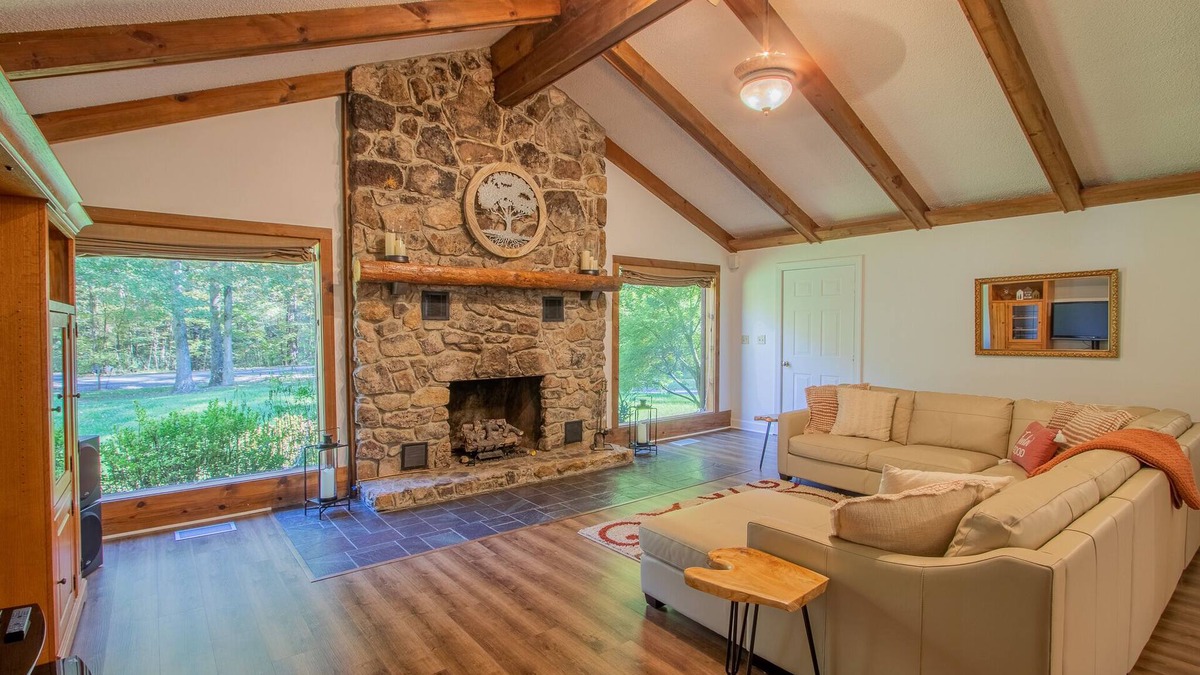 Dayton Cabin | Family mountain cabin with room to spread out 20 minutes from Harrisonburg, VA.