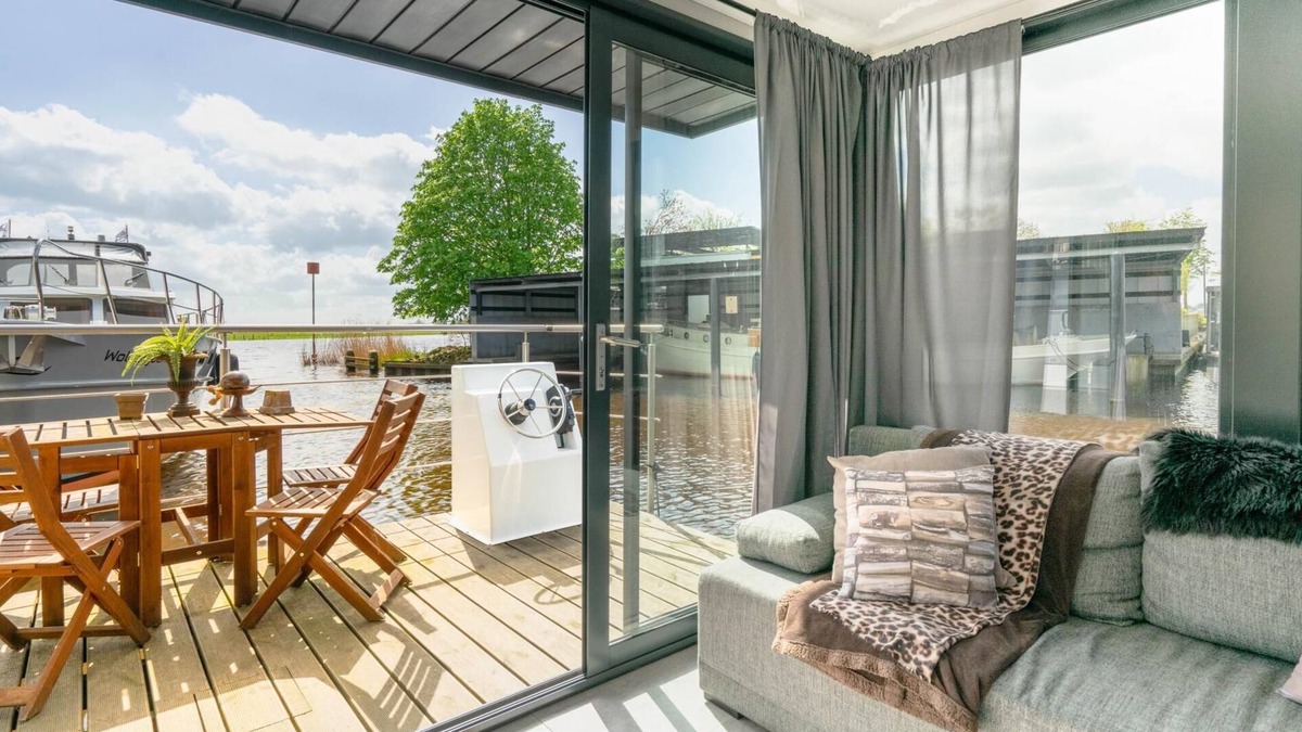Zwartsluis Boat Rental | Family Oasis: Houseboat near Giethoorn