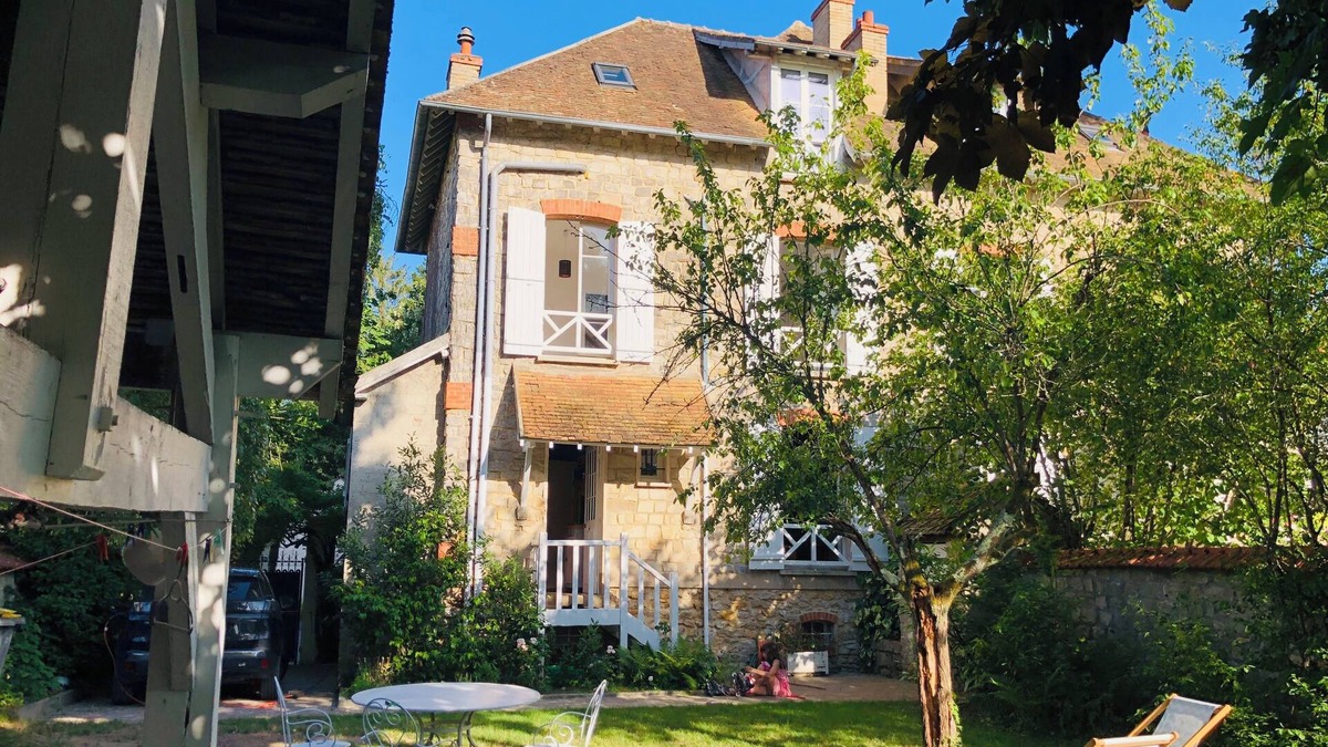 Barbizon House | Family old house center village near Forest