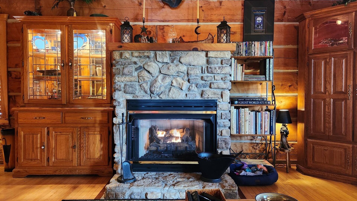Vesta Cabin | Family-owned, Views, Peaceful & Cozy Year Round.