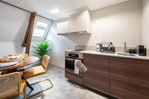 Schiedam Bed & Breakfast | Family penthouse 7-Minutes from Rotterdam Central Newly Build top floor terrace R5