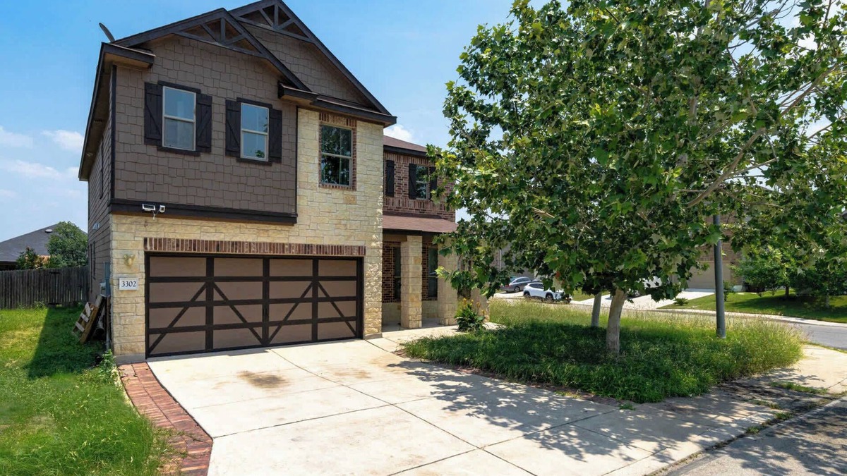 Wetmore House | Family-Perfect 5BR House - Fenced Yard & Style