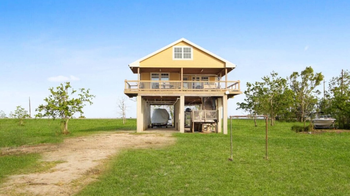 New Orleans East Area House | Family Perfect Waterfront Home | Pet Friendly