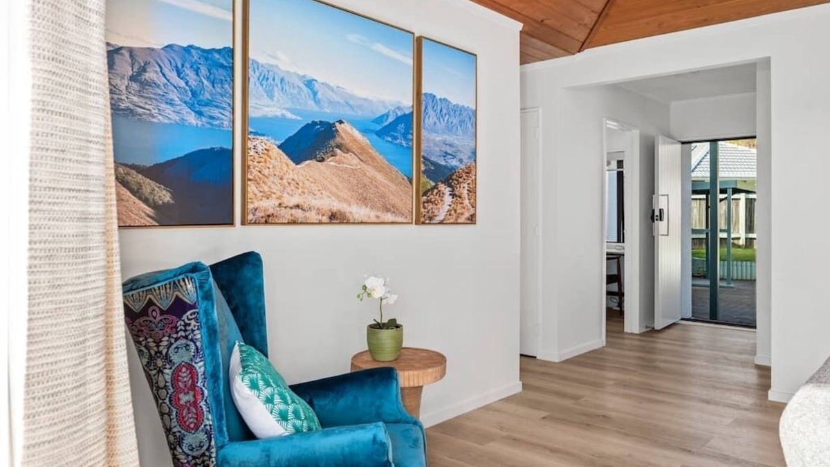 Springfield House | Family Perfect Winter Getaway, arcade, back yard, secure garage, parking
