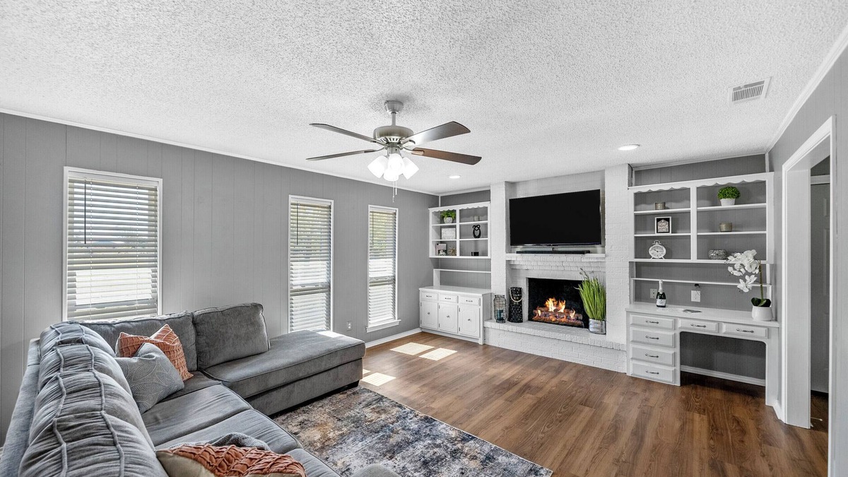 Wylie House | Family & Pet Friendly Country Home by Lake Lavon & Historic Wylie Texas to shop!