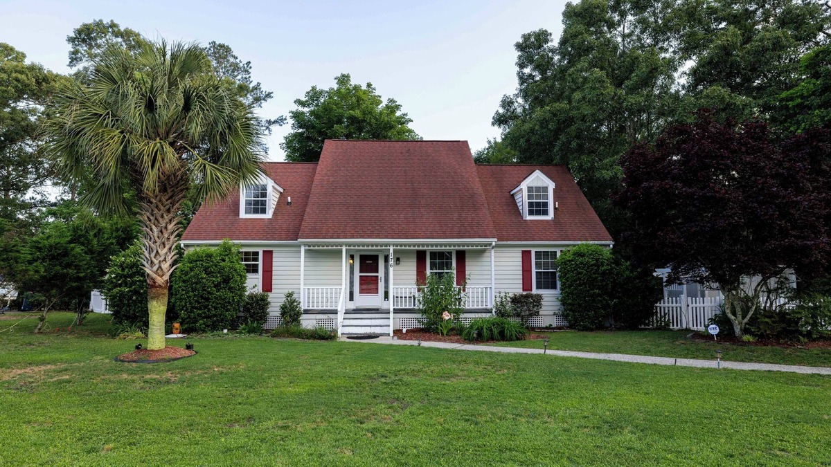 Conway Cottage | Family/Pet friendly home beside the Waccamaw River.