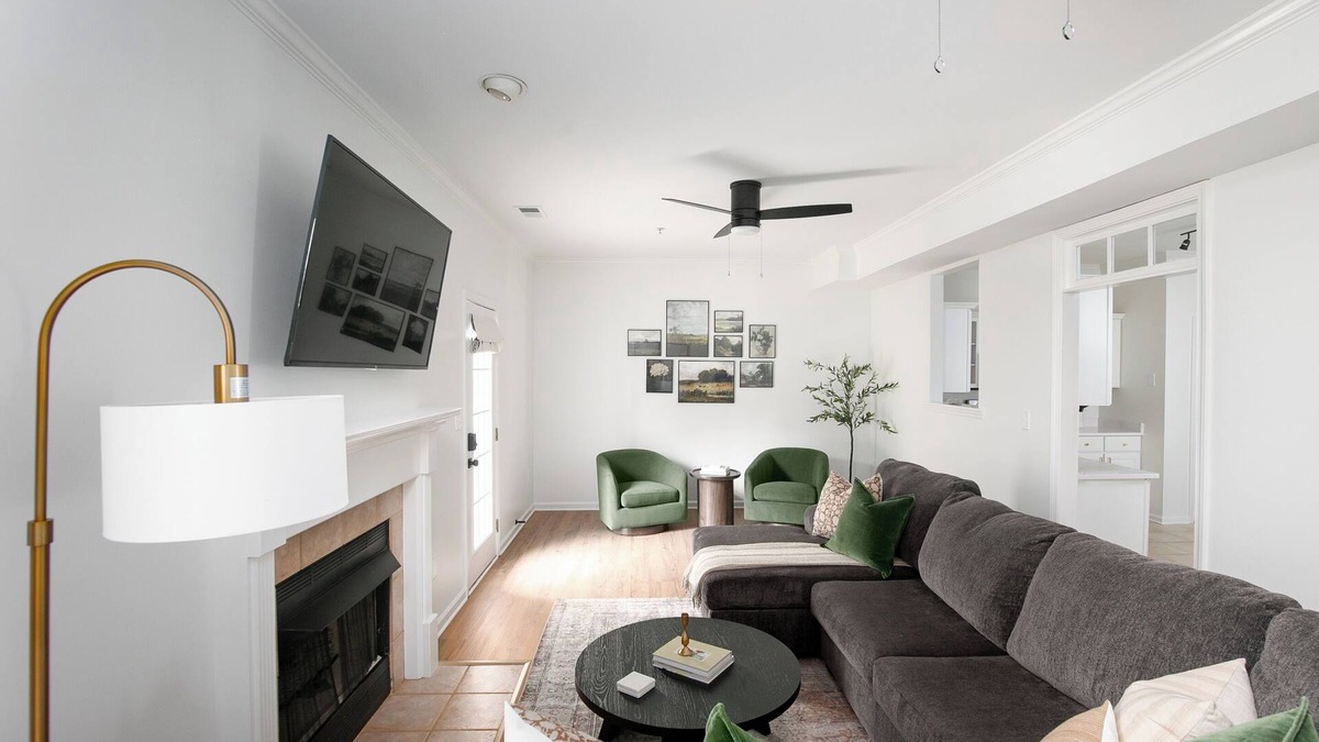 Alabaster House | Family & Pet Friendly Modern Townhouse