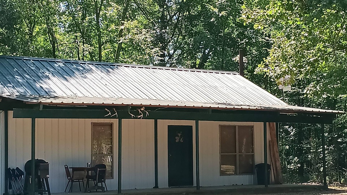 Yorktown Cabin | Family/pet-friendly, secluded lodge w/fishing!