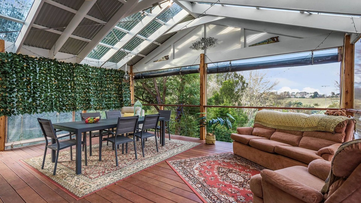 Emerald House | Family & Pet Friendly - walking distance to town