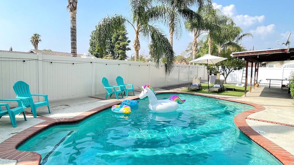 Patton House | FAMILY POOL HOME☀ 3-BDR/Sleeps 9/KING BED Suite/BILLIARD TABLE/PingPong Table