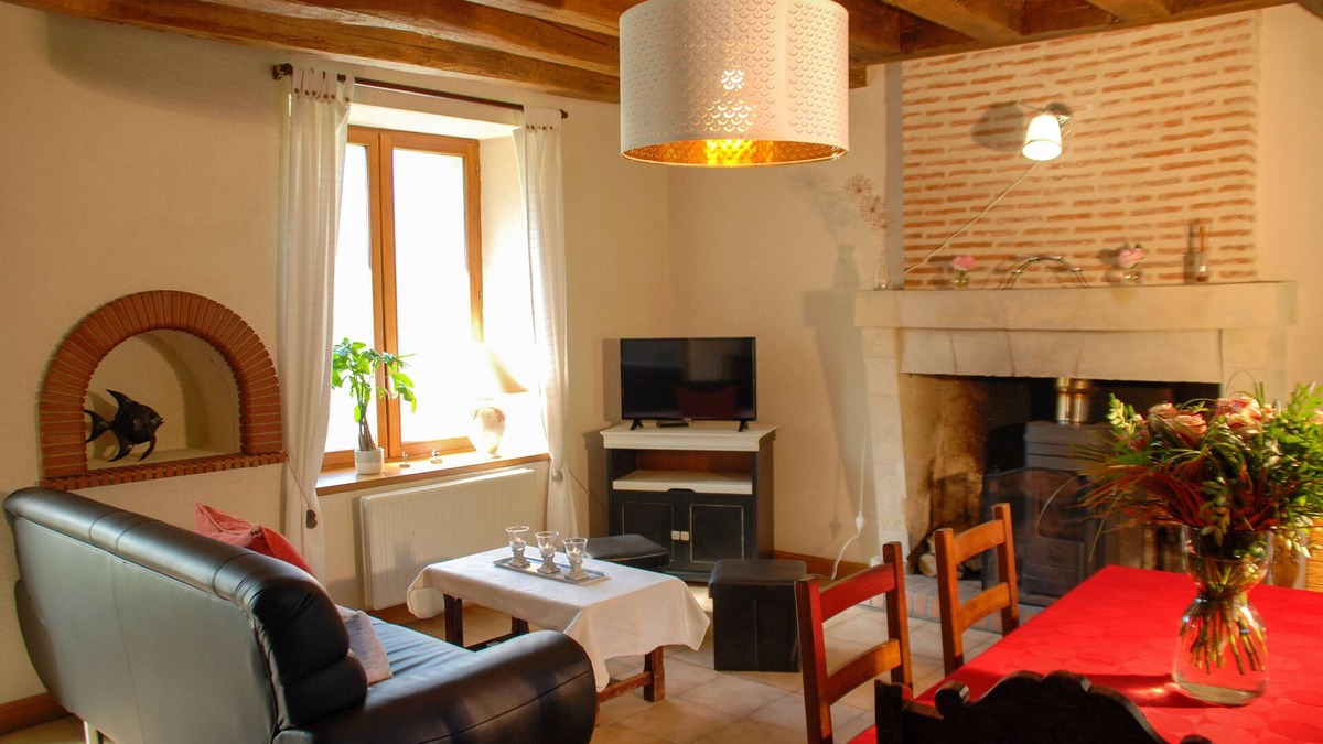 Vallieres-les-Grandes House | Family room-Ensuite-Park view