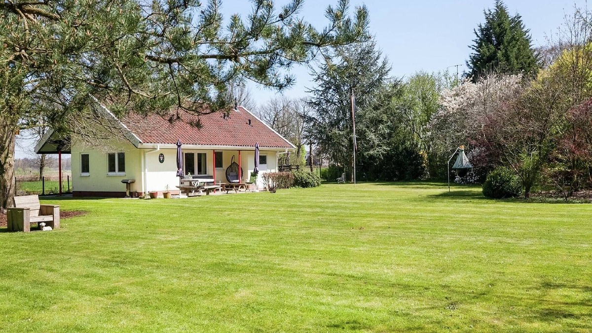 Heino House | Family residence with large garden