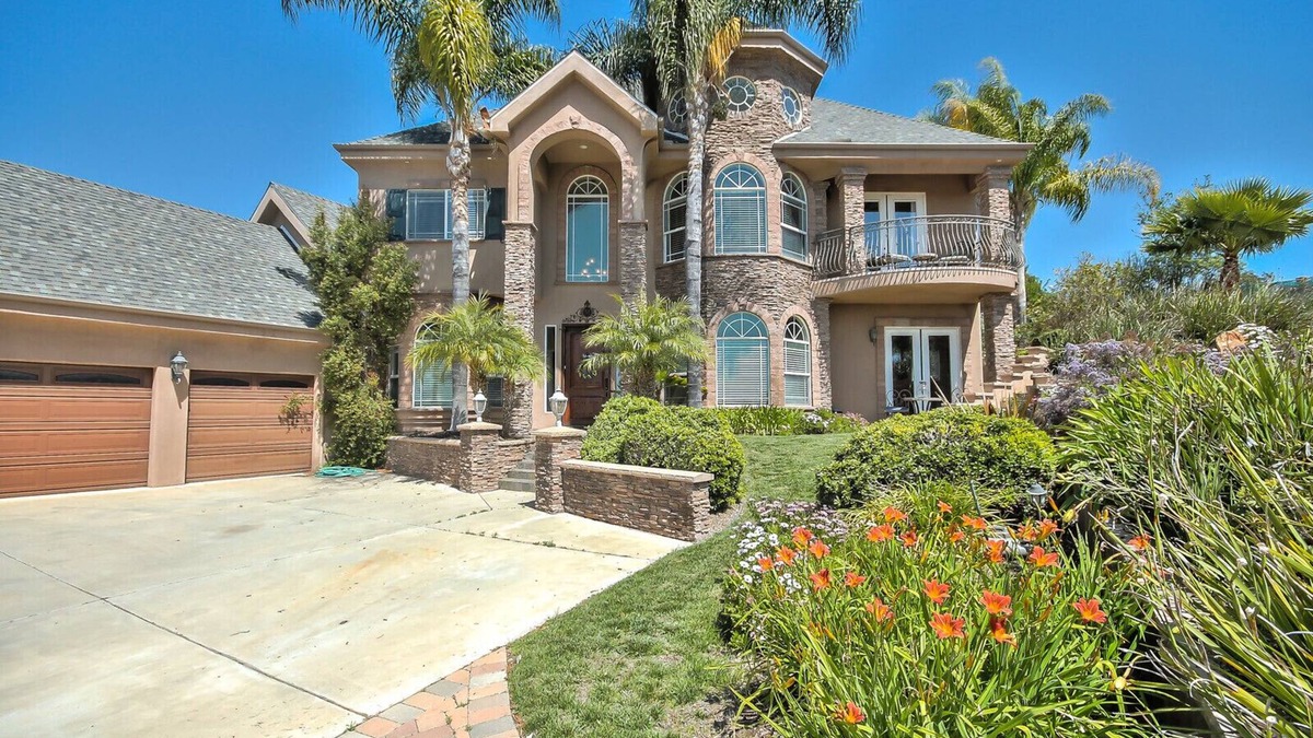 East Canyon House | Family Resort at Home. Amazing Pool, Slide, Spa, BBQ, Fire Pit and Sports Court