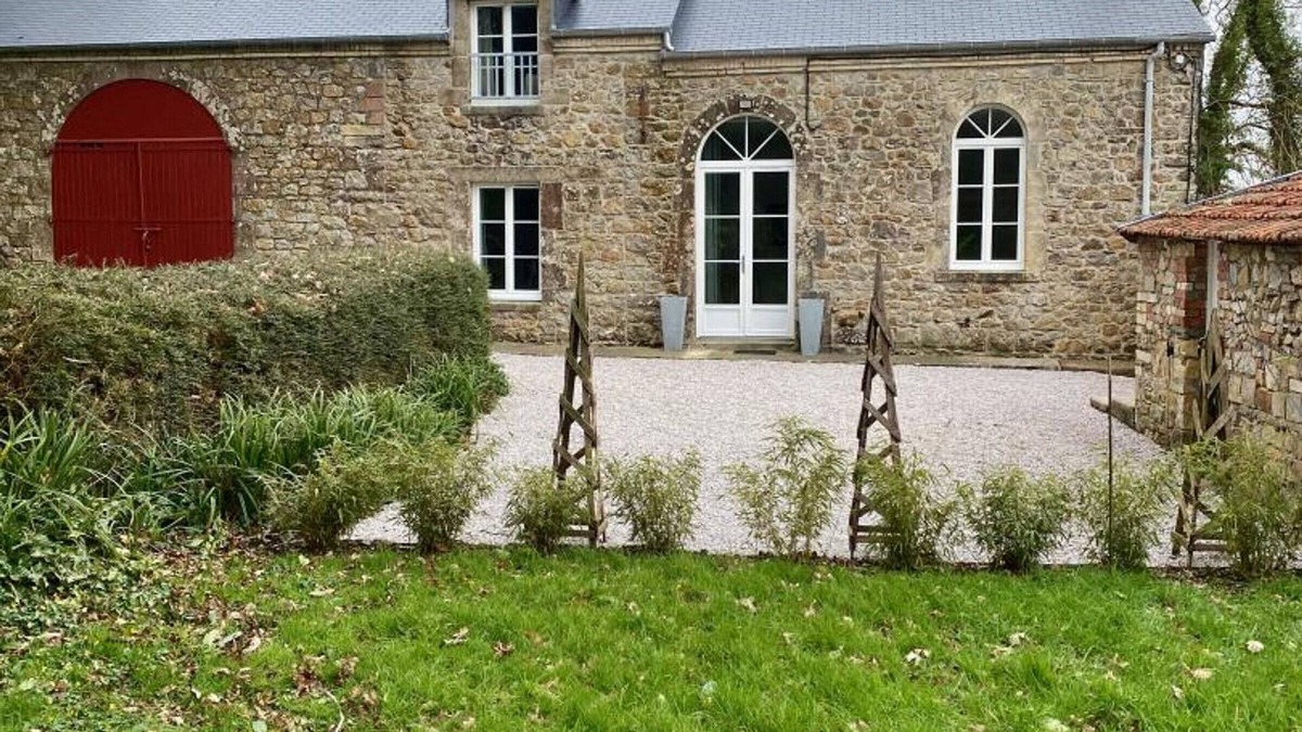 Rauville-la-Bigot Cottage | Family Retreat in Charming Renovated Cottage with Private Garden near Beaches