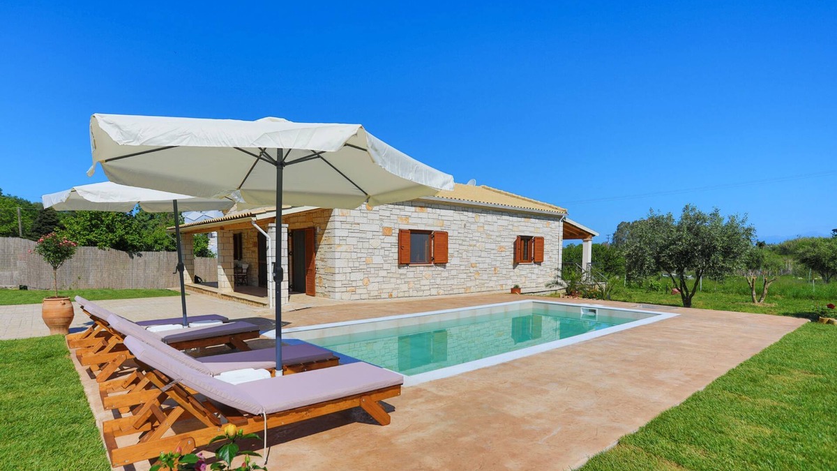 Almiros Beach Villa | Family Retreat: Villa Sofia-Stella with Pool and BBQ Oasi
