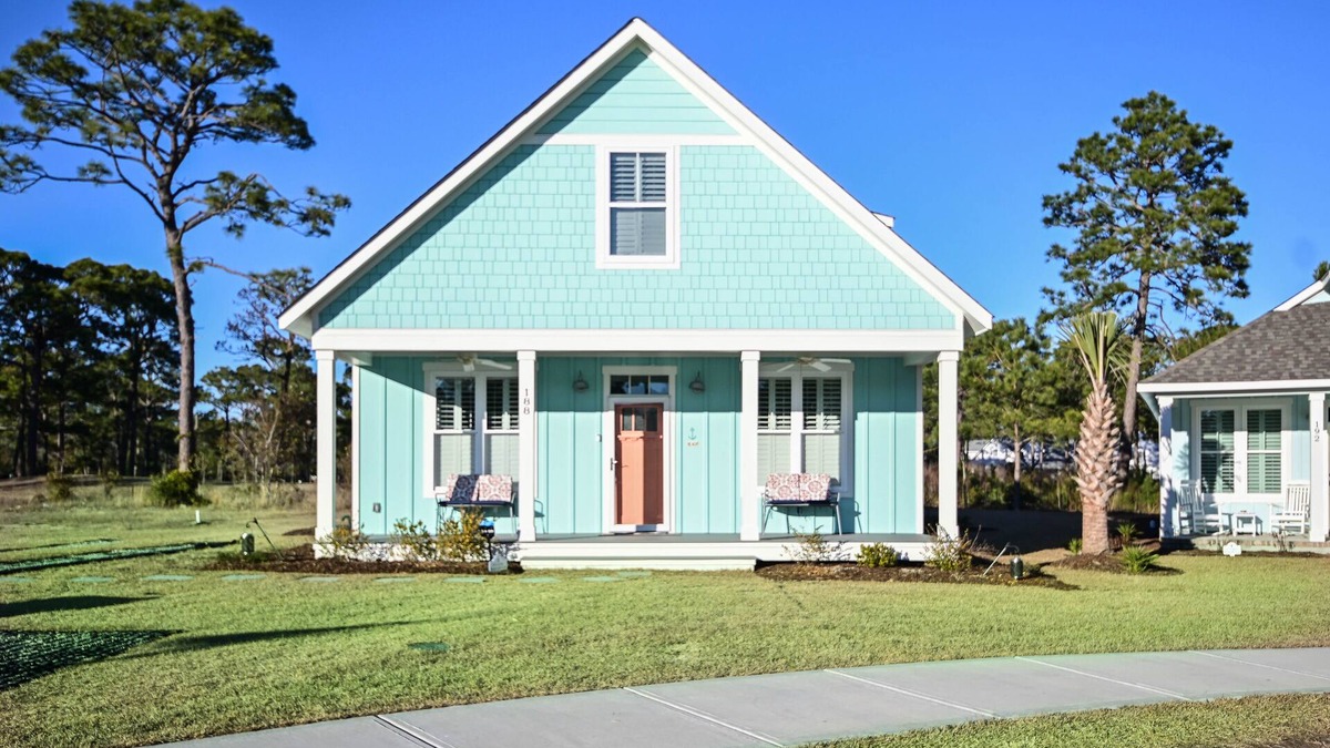 Shallotte House | ★Family Retreat★ | Close to Beach | ♕Royal Beds
