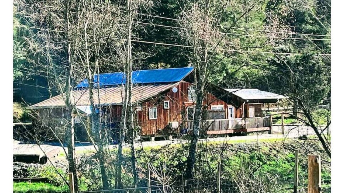Days Creek House | Family Retreat-Entire Converted Barn-Farm Tours