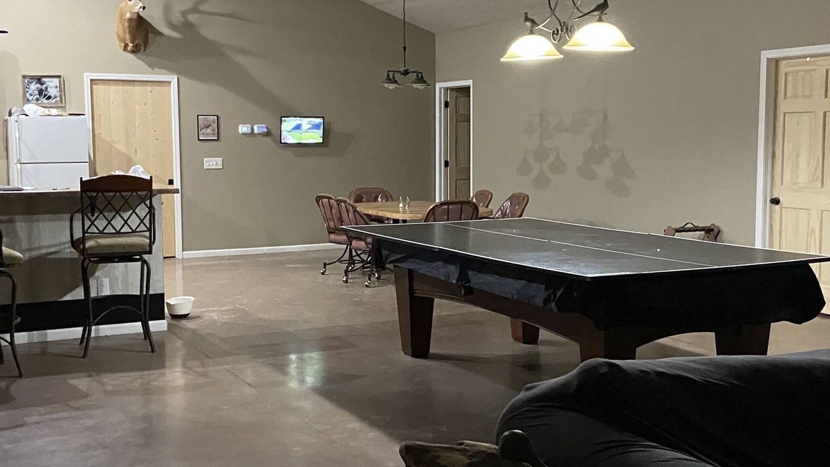 Bethany House | Family Retreat-fishing pond, pool table and double bunks!