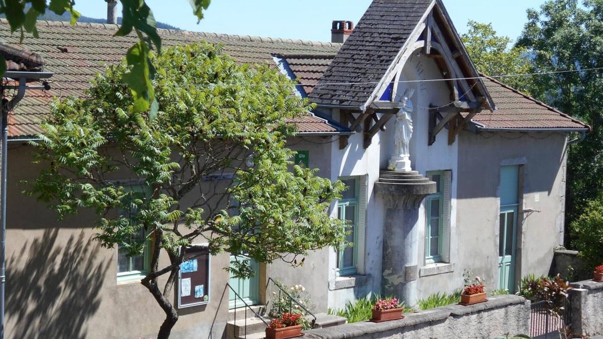 La Chabanne Cottage | Family Retreat in Bourbonnais Mountains, Sleeps 14, Near Ski & Adventure Parks