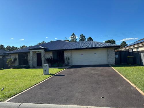 Caboolture House | Family retreat in Caboolture big house