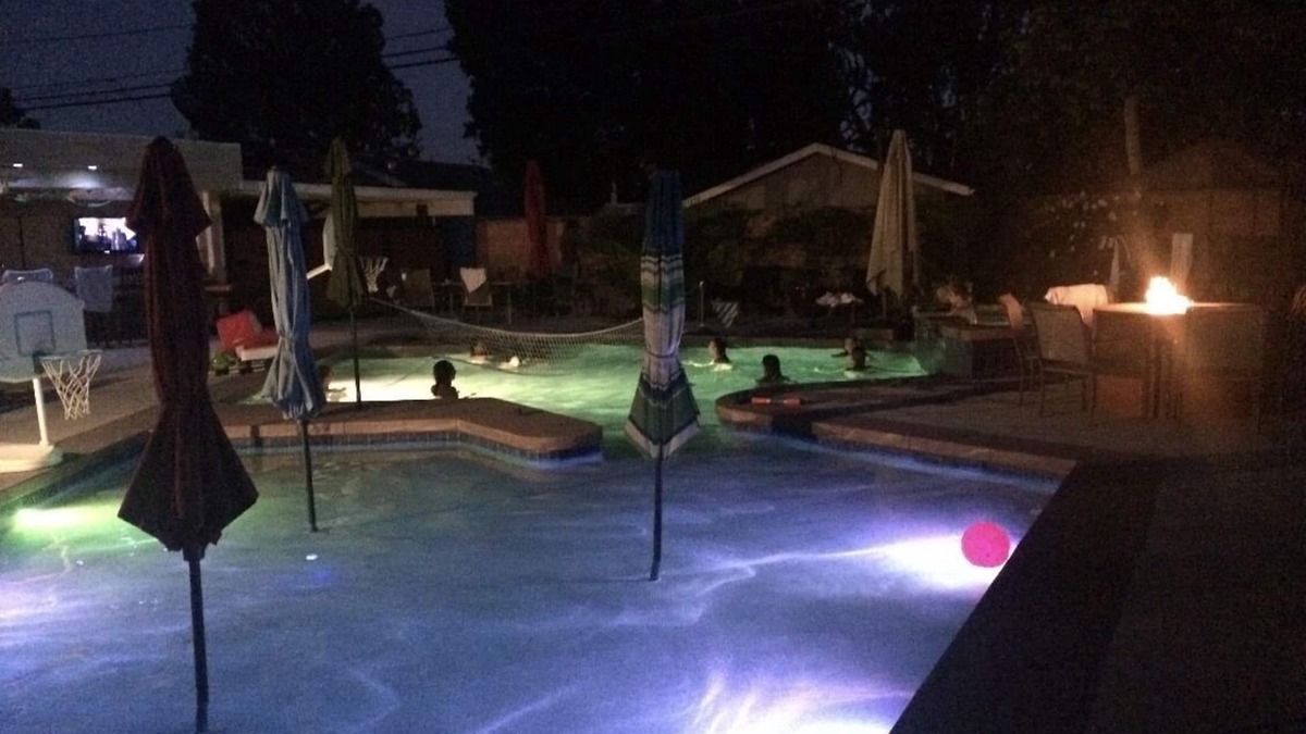 The Plaza House | Family Retreat near Disney, Knotts, Beaches, Aquarium, Gondala, Entertainment.