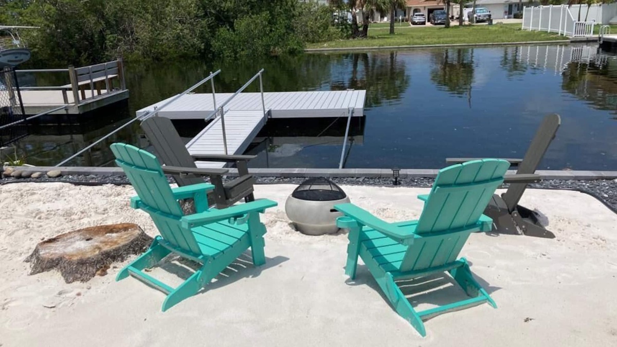 Hudson Beach Estates House | Family Retreat On the Canal!