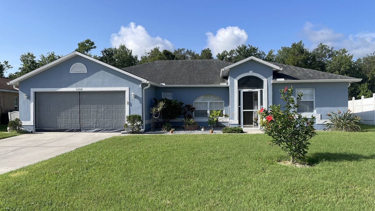 Crescent Lakes House | Family Retreat: Poolside Haven in Kissimmee
