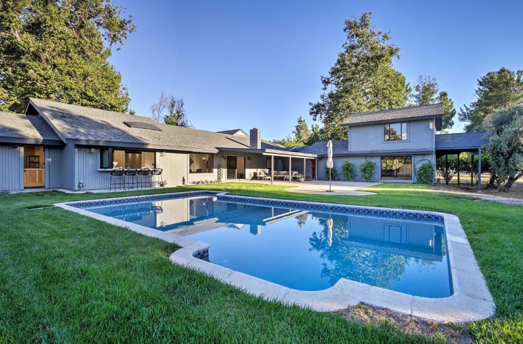 Valley Center House | Family Retreat - Private Tennis Court and Game Room