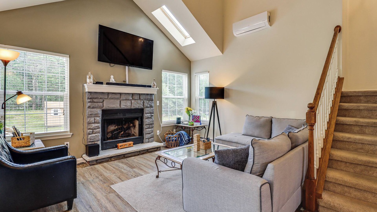 Long Pond House | Family Retreat w/2 Game Rooms & Deck in Long Pond