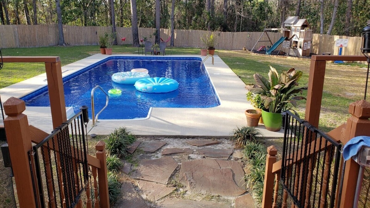 Bayshore House | Family Retreat w/Heated Pool, Hot Tub & RV Hookup -15min to Wrightsville Beach!