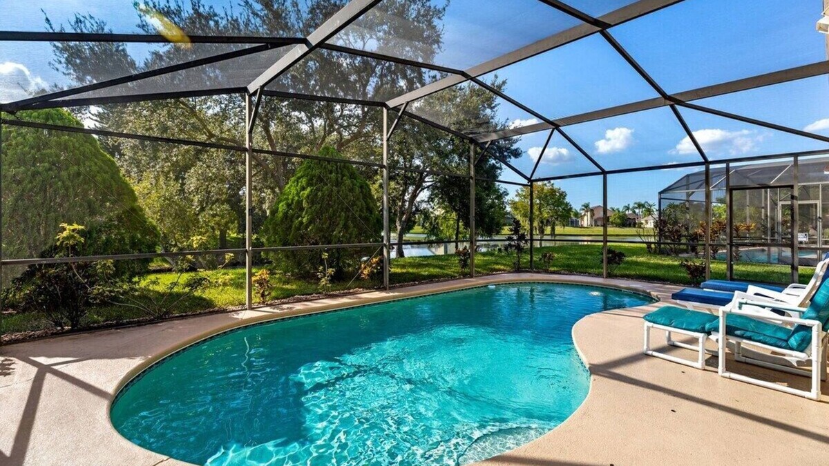 Crescent Lakes House | Family Retreat with Incredible private pool area