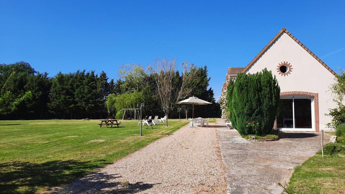 Danze Cottage | Family Retreat with Private Pool, Games, and Farm Animals in the Countryside