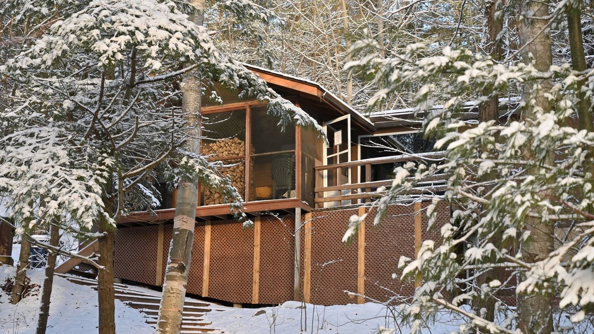 Unorganized Centre Parry Sound Cottage | Family Reunion Cottage - Can sleep 16+ - Includes Motor Boat, Canoe, AC - Wi-Fi