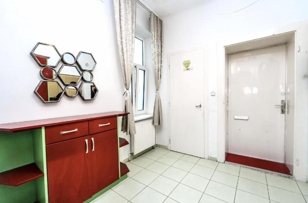 Rudolfsheim-Funfhaus Apartment | Family Room - 7 Minutes to Schönbrunn Palace